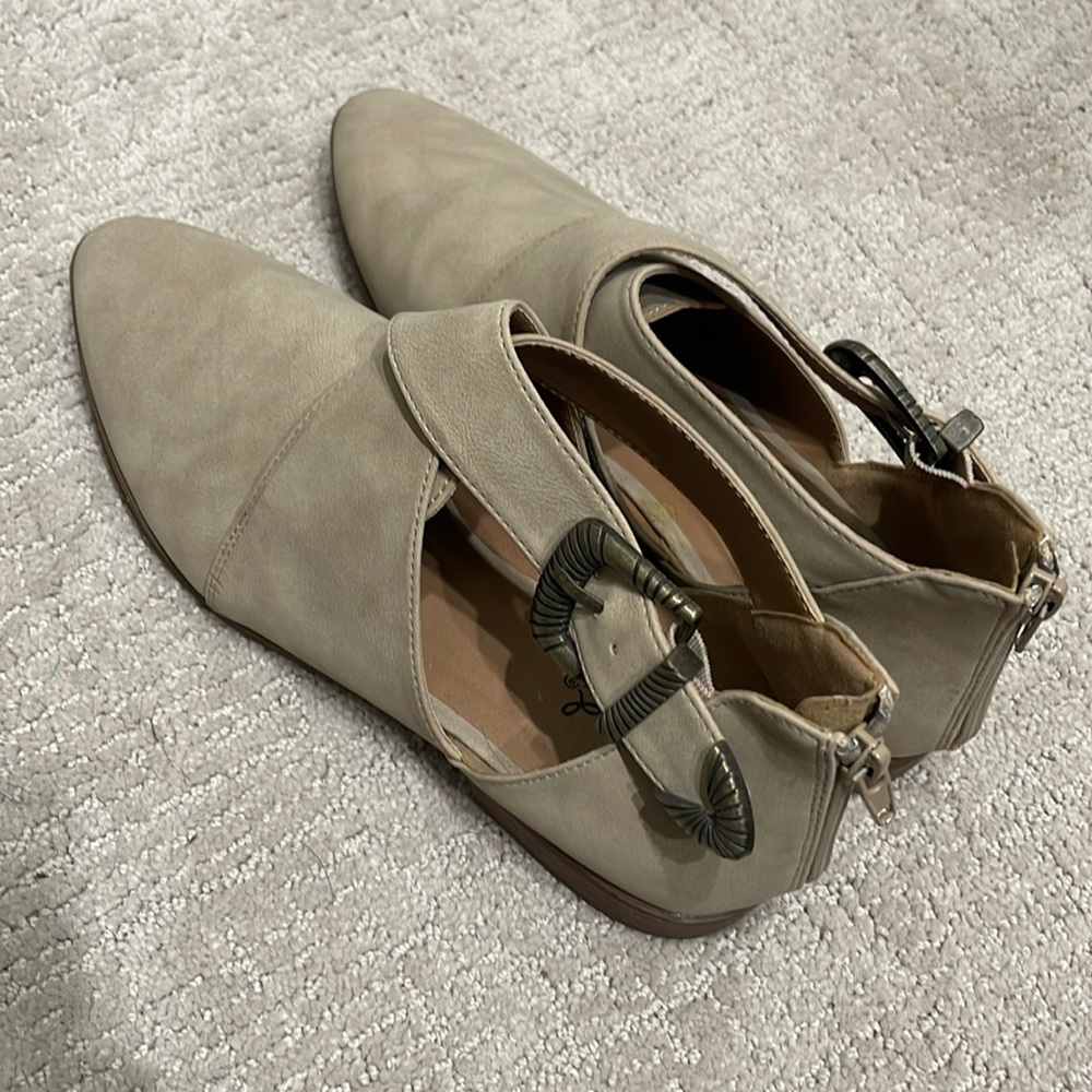Qupid zip up shoes. Size 8.5